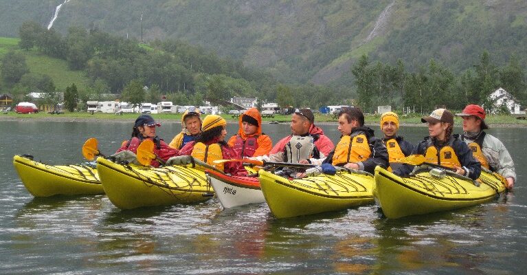 Fasinerande padletur i djupe fjordar