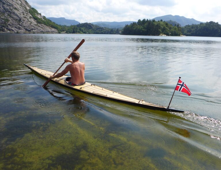 Liten, lett, lydig og leken eskimokajakk