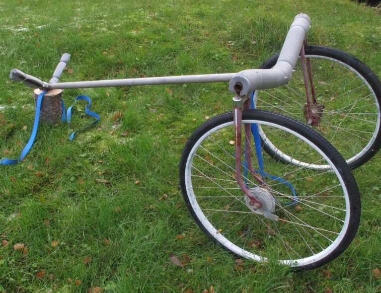 Laget smart kajakkvogn av gammel sykkel