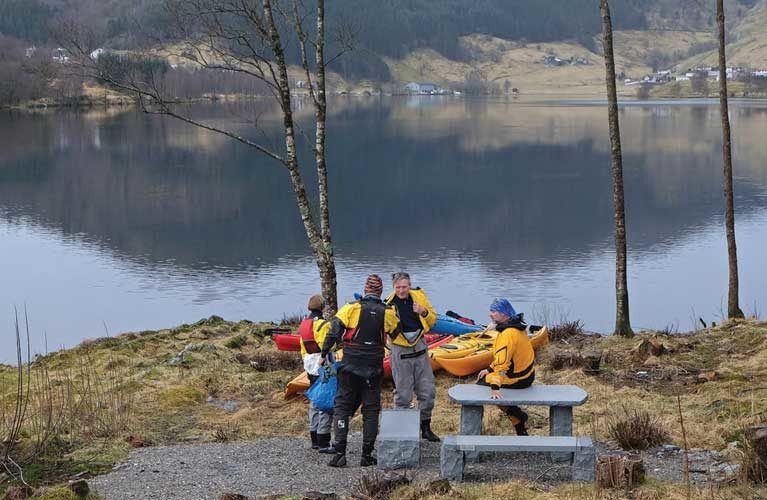 Med kajakk mellom kjøpesentre