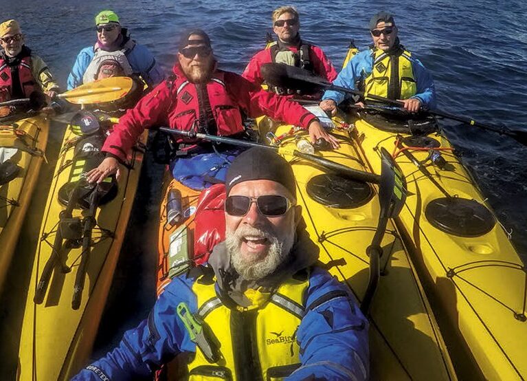 Et padleeldorado blant isfjell og fjerne inuittbosetninger