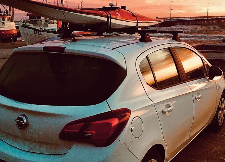 Å kjøre bil med kajakk på taket