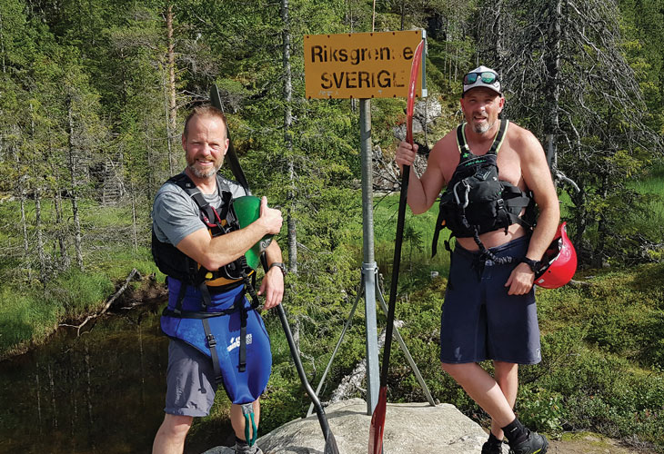 Eirik Mjøen og Egil Gjølme ved ekspedisjonens startpunkt på svenskegrensen.