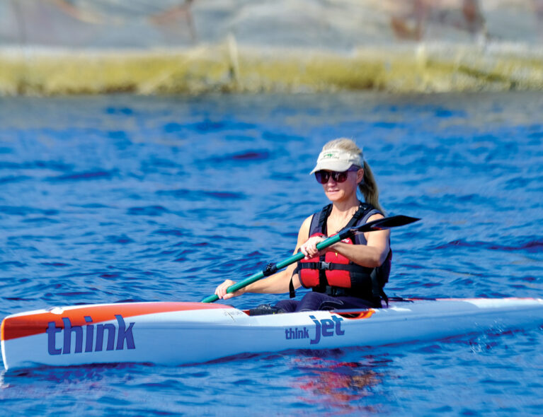 En ordentlig surfski for lette padlere