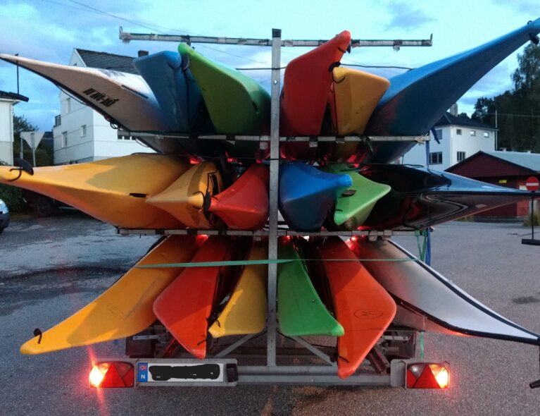 Har du lov til å kjøre kajakk/kanohengeren?