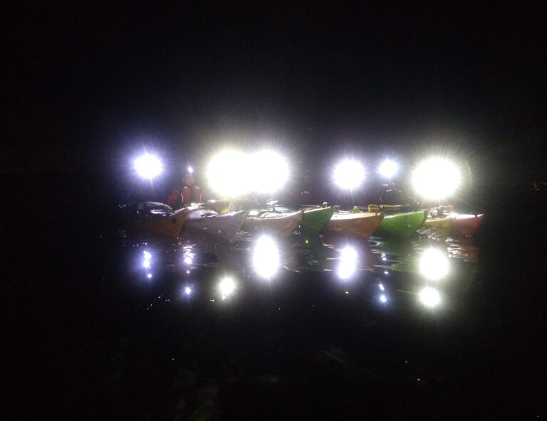 Lyssetting av kajakk på mørkepadling. Slik gjør du det!