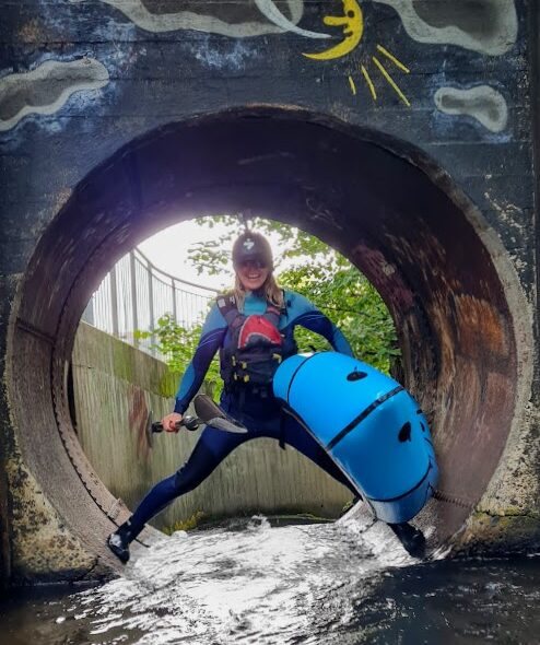 Ned Akerselva i packraft  -fra professor Drøvel til øl på Sørenga!