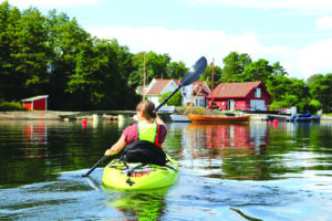 Sitontop-kajakk i havnebasseng 