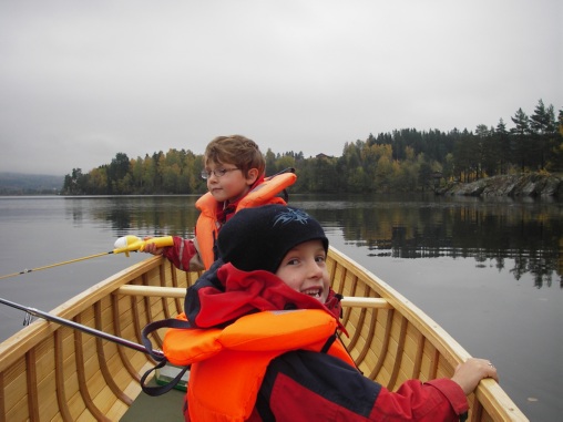 En kano er flott å bruke om du vil introdusere den yngre garde til padlesporten.